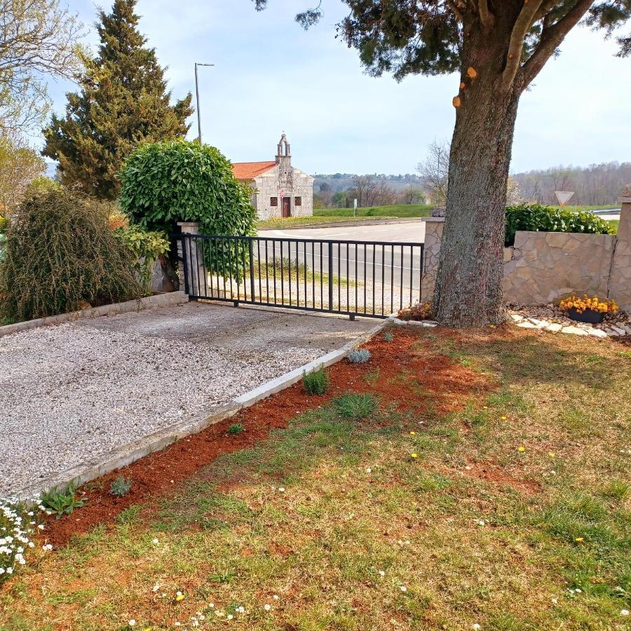 Apartman Marija Barban Buitenkant foto